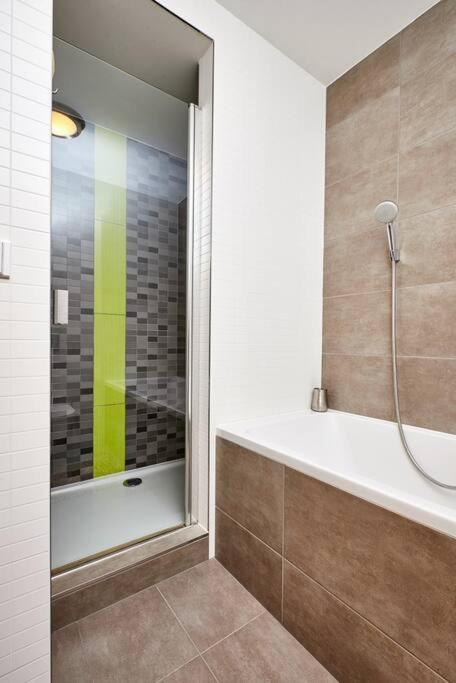 Luxury Apartment In Prague And Free Parking Exterior foto