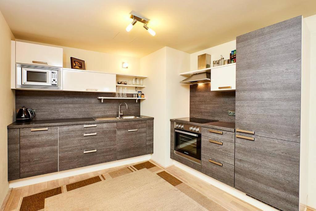 Luxury Apartment In Prague And Free Parking Exterior foto