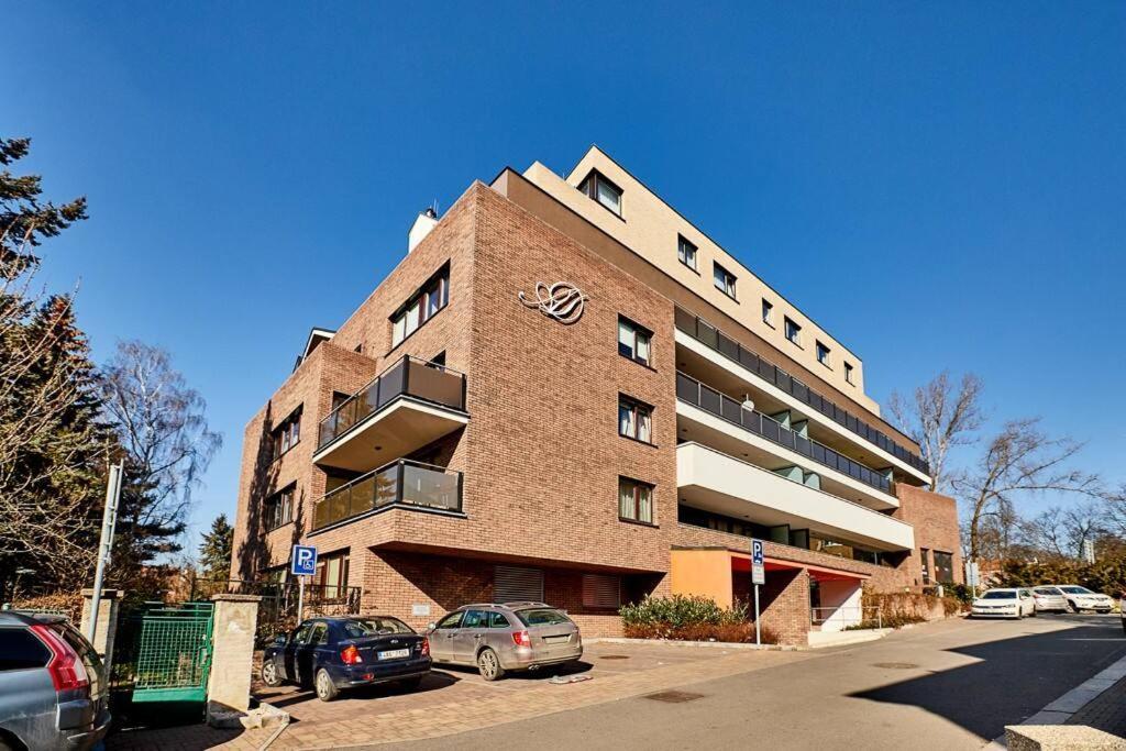 Luxury Apartment In Prague And Free Parking Exterior foto