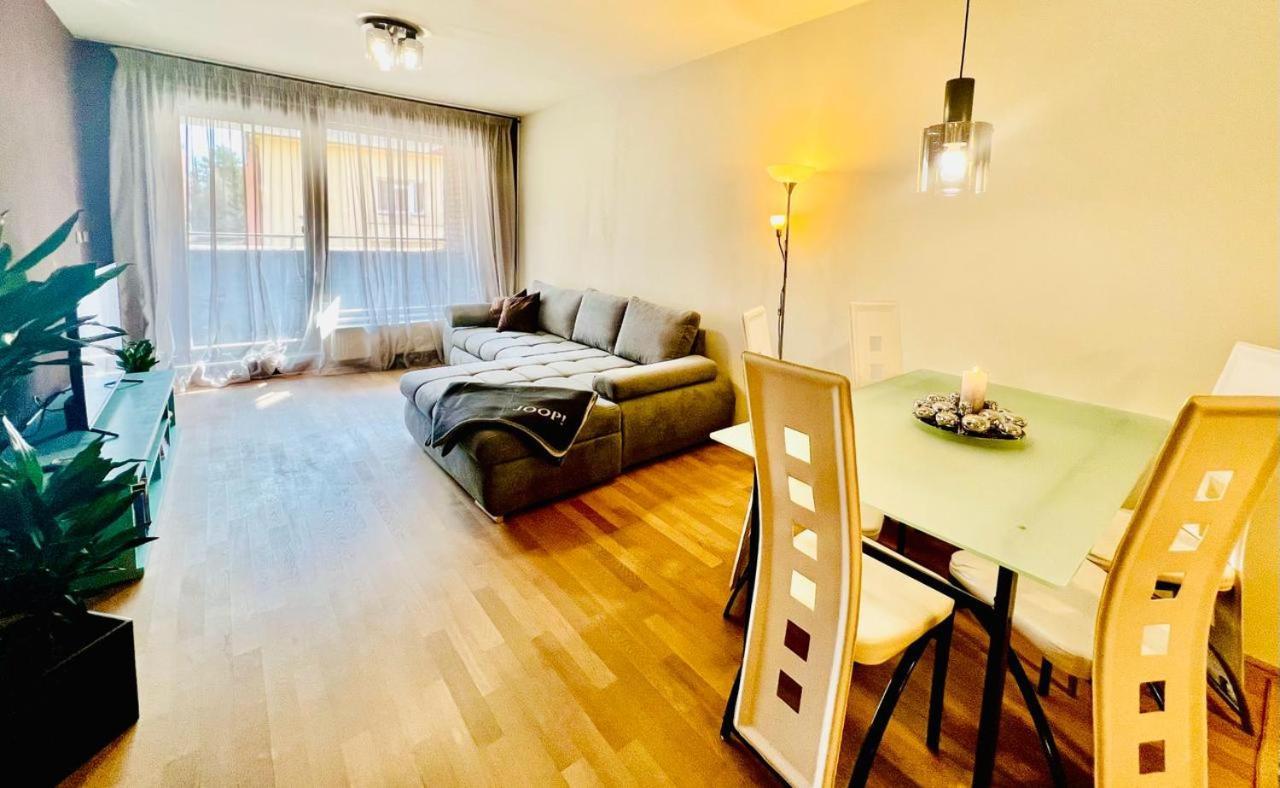 Luxury Apartment In Prague And Free Parking Exterior foto
