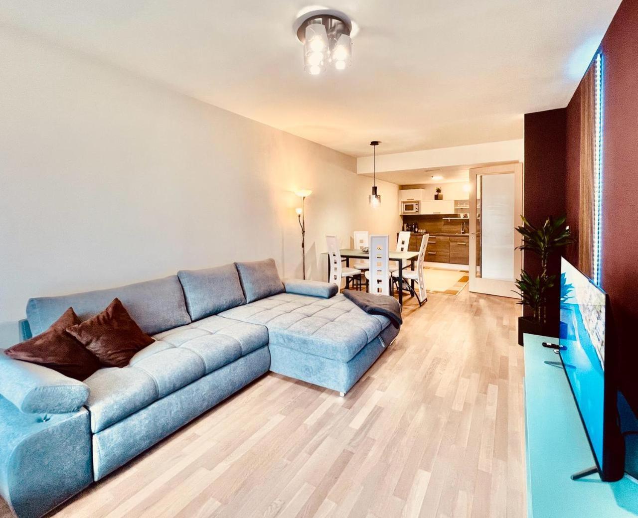 Luxury Apartment In Prague And Free Parking Exterior foto