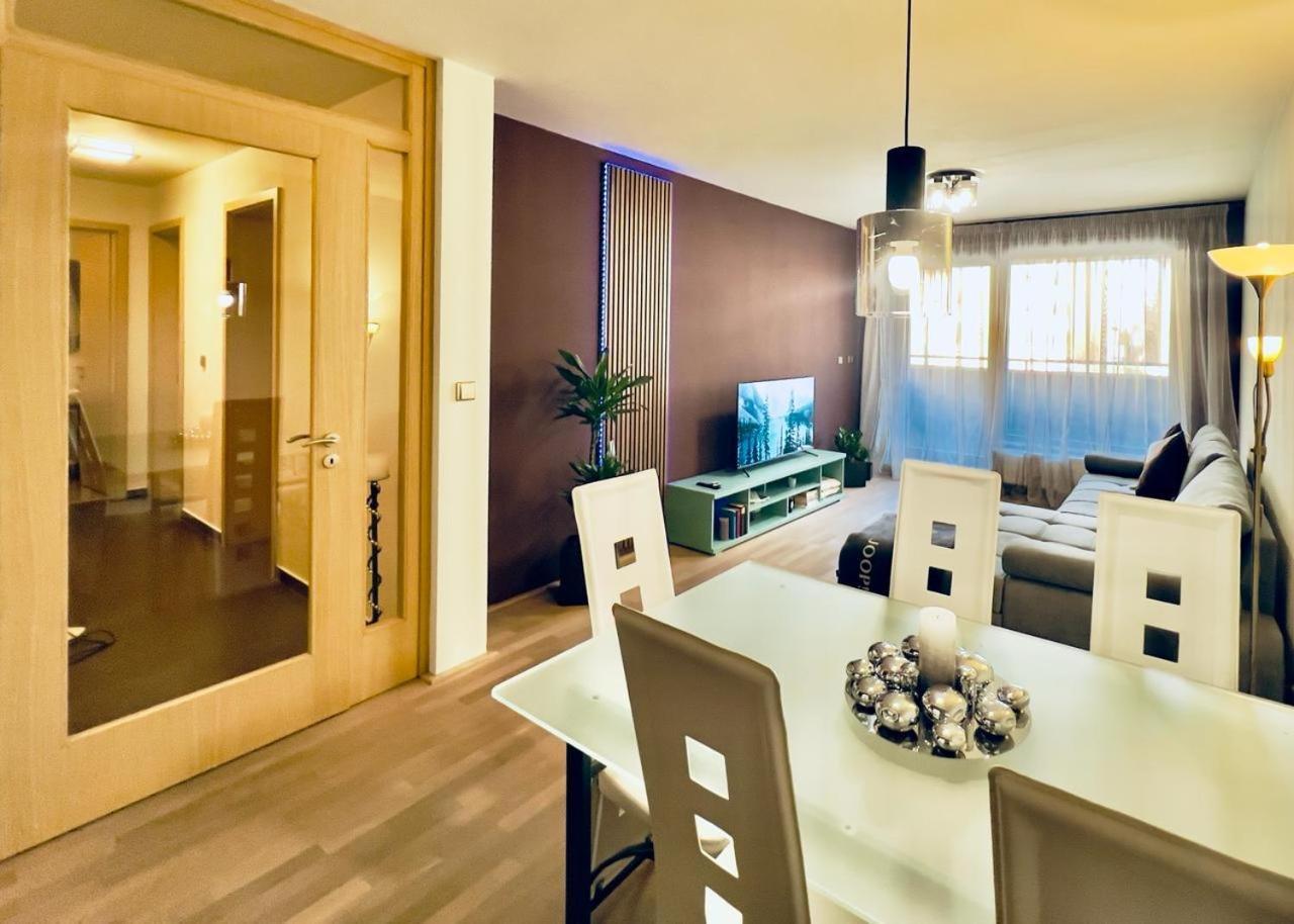 Luxury Apartment In Prague And Free Parking Exterior foto