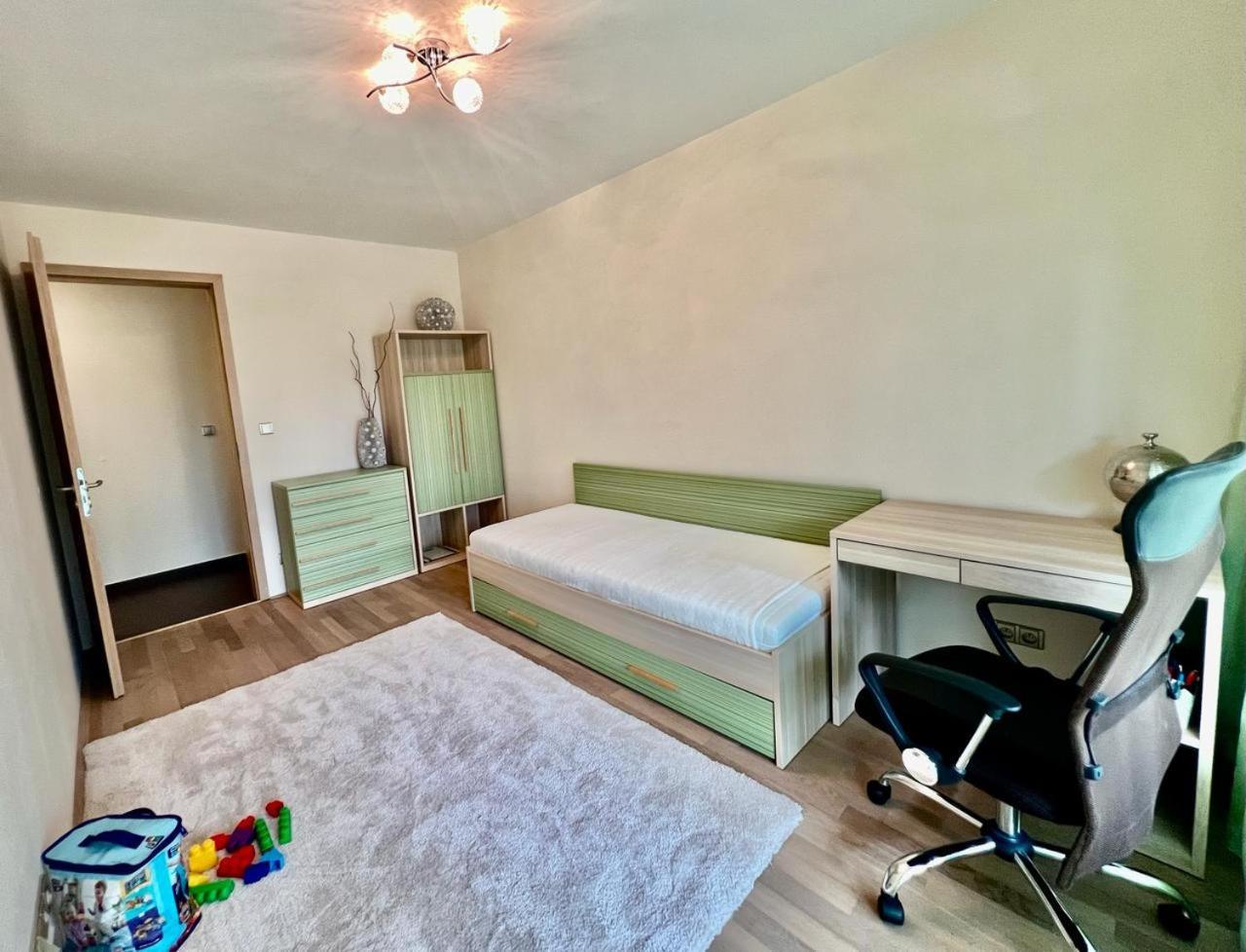 Luxury Apartment In Prague And Free Parking Exterior foto
