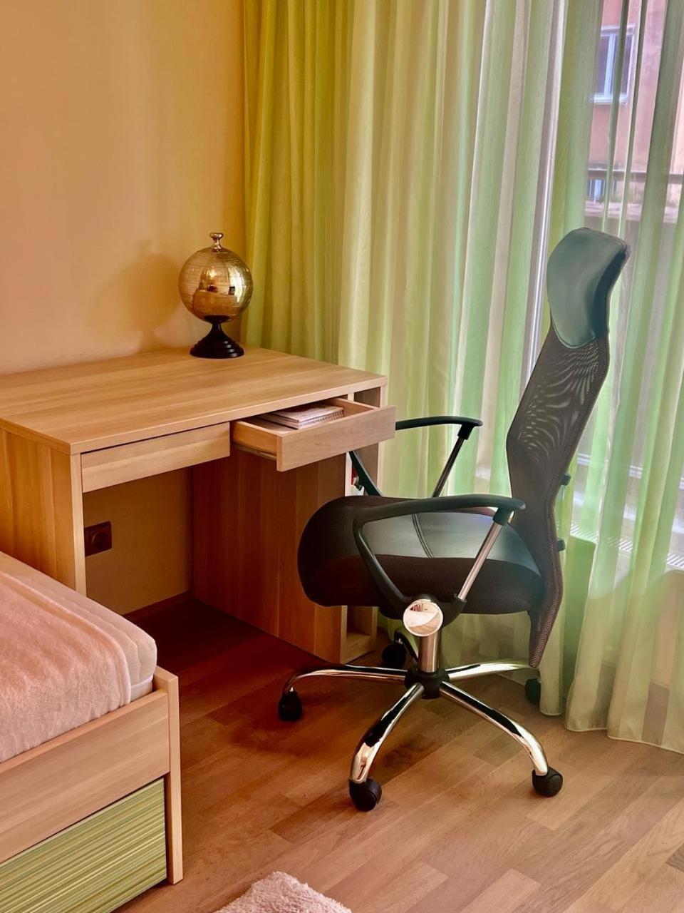 Luxury Apartment In Prague And Free Parking Exterior foto